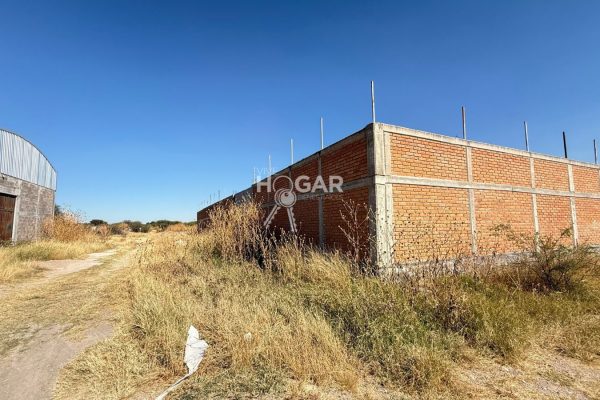 Terreno de 2,000 M2 (Totalmete Bardeado)